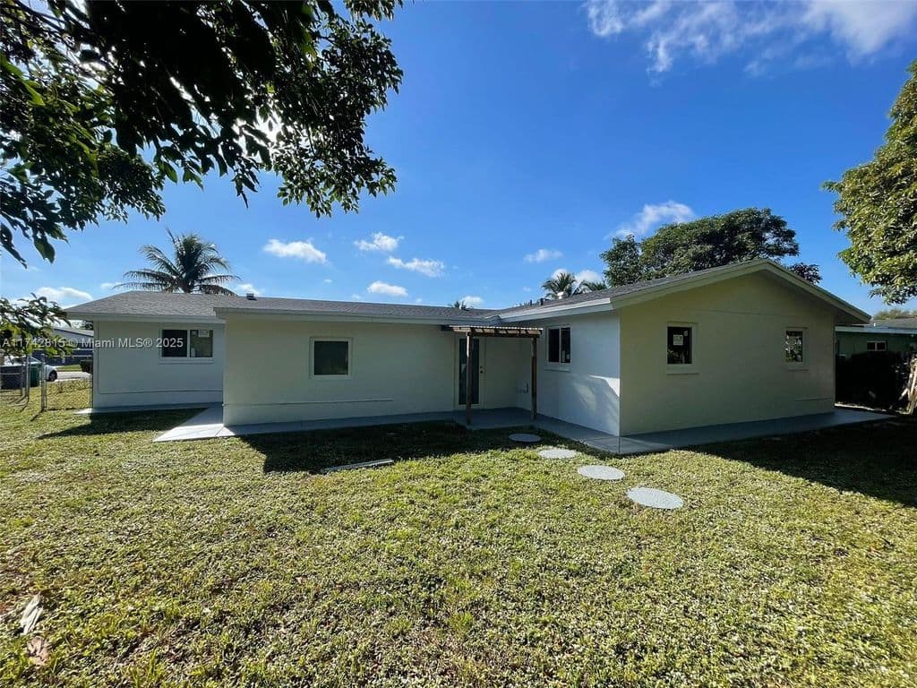4+1 Müstakil ev — 4421 NW 12th Ct