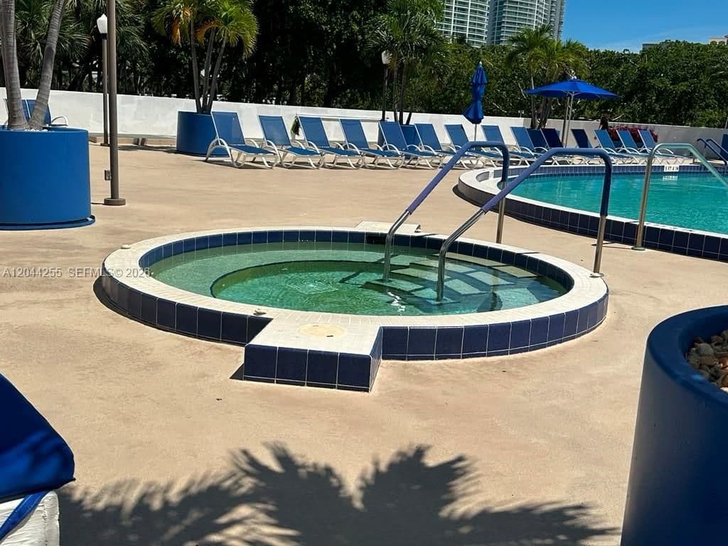 3+1 Condo — 3701 N Country Club Dr APT 207