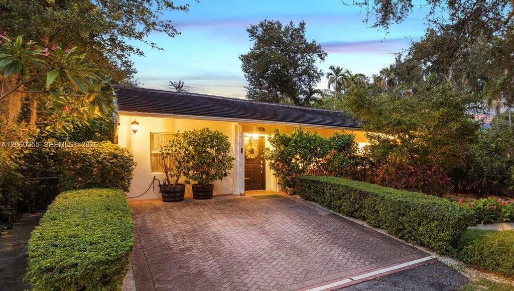 3+1 Mülk — 815 Monterey St