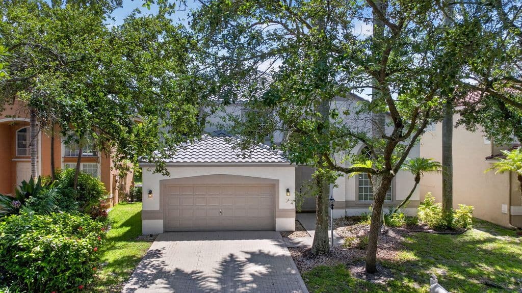 4-bedroom Single-Family Home — 6702 NW 80th Manor