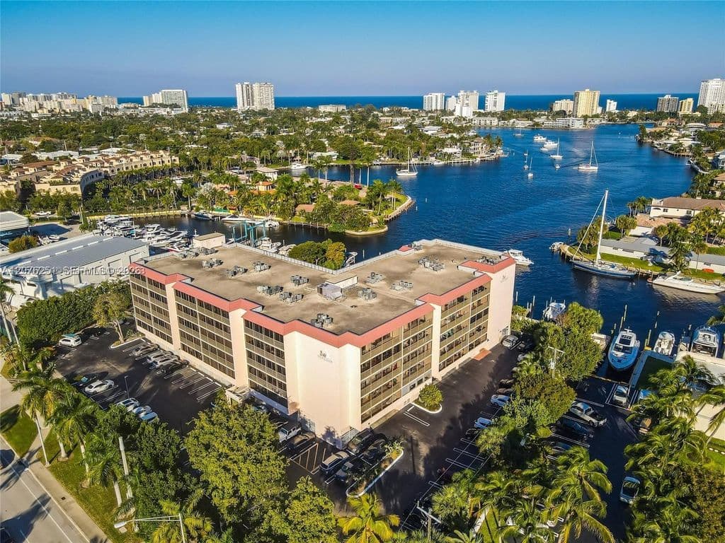 2+1 Condo — 740 S Federal Hwy APT 209