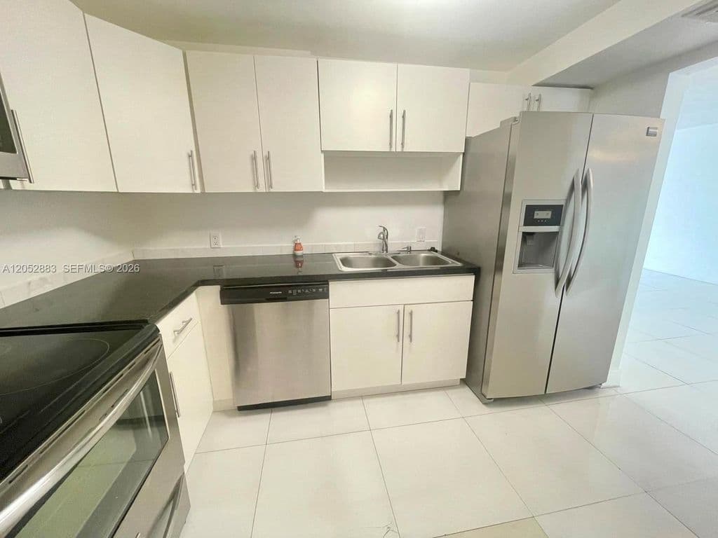 2-bedroom Condo — 13155 Ixora Ct APT 201