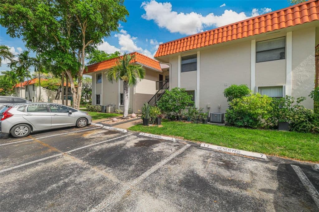 3-bedroom Condo — 9732 Hammocks Blvd #20317