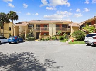 2-bedroom Condo — 12970 Dartford Trail #6, Wellington, 33414