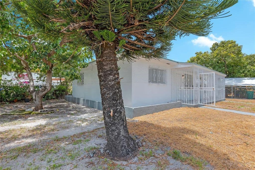4-bedroom Property — 5800 NE 3rd Ave