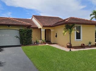 3+1 Müstakil ev — 7142 SW 103rd Court Cir, Miami, 33173