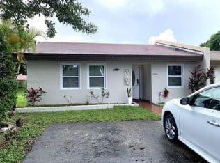 2-bedroom Townhouse — 4904 SW 139th Ct, Miami, 33175