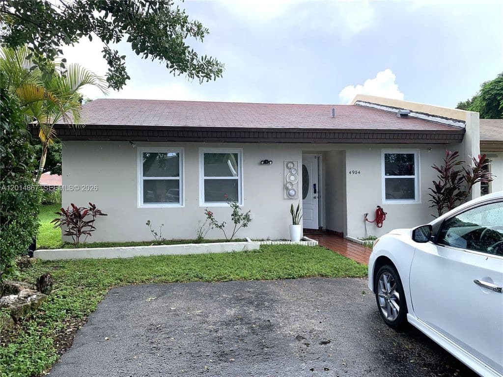 2-bedroom Property — 4904 SW 139th Ct
