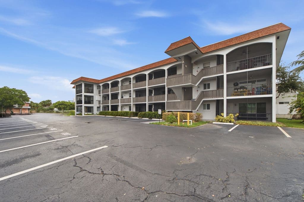 2-bedroom Condo — 651 PINE Drive #309
