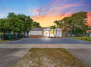 5+1 Müstakil ev — 521 SW 64th Ct, Miami, 33144
