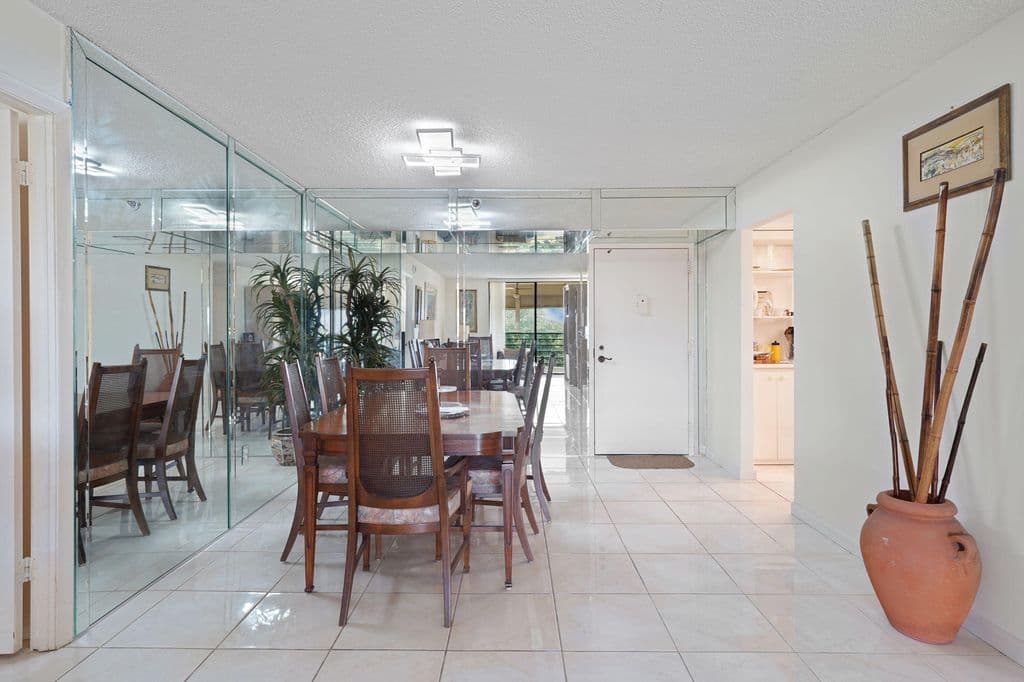 2+1 Condo — 1200 Saint Charles Place #509