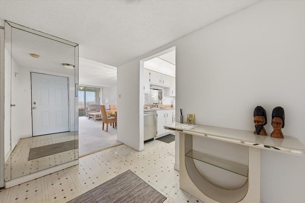 1+1 Condo — 2860 Somerset Drive #412k