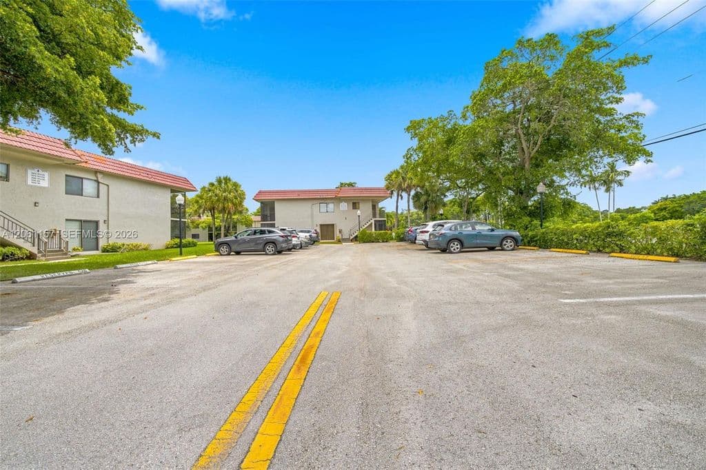 2+1 Condo — 16257 Saddle Club Rd #201