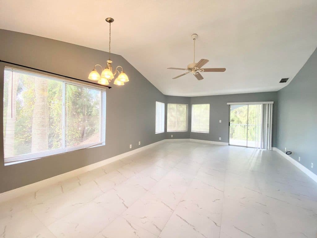 2+1 Condo — 815 W Boynton Beach Boulevard #16-201