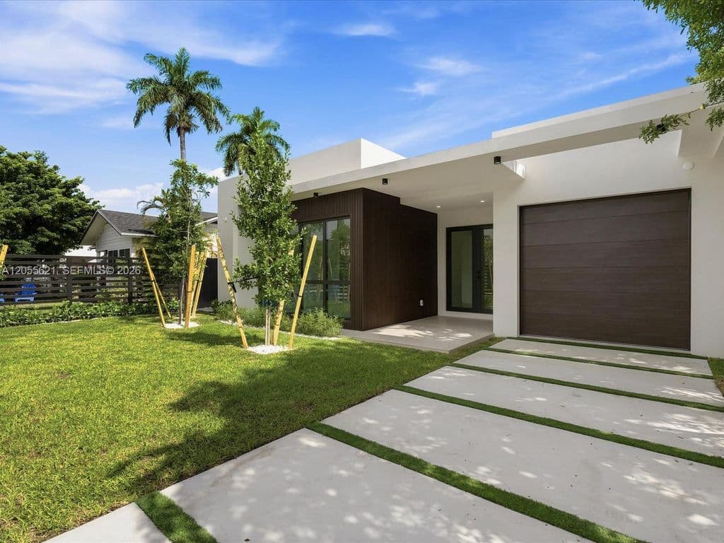 4+1 Müstakil ev — 1621 SW 11th Ter