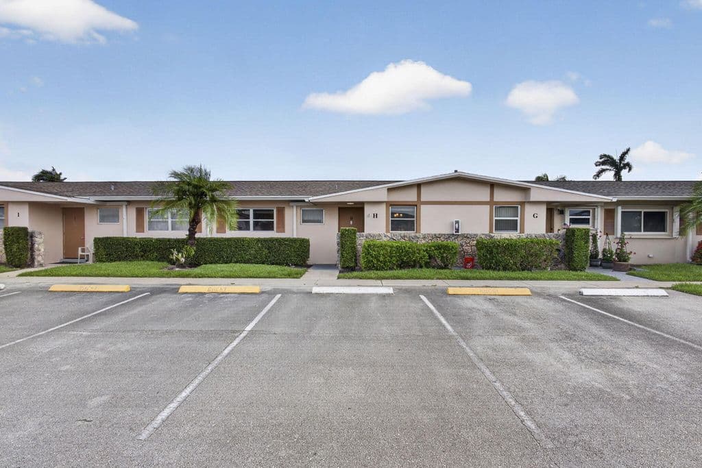 2+1 Condo — 2703 Dudley Drive W #H