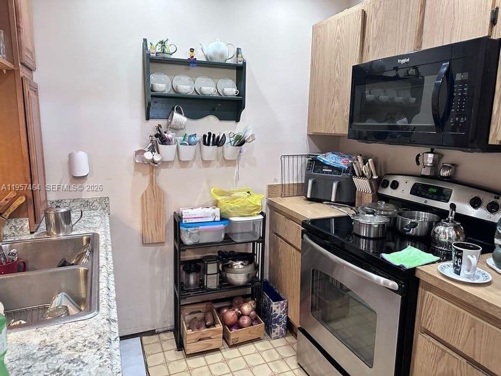 2-bedroom Condo — 2480 W 67th Pl APT 23-12