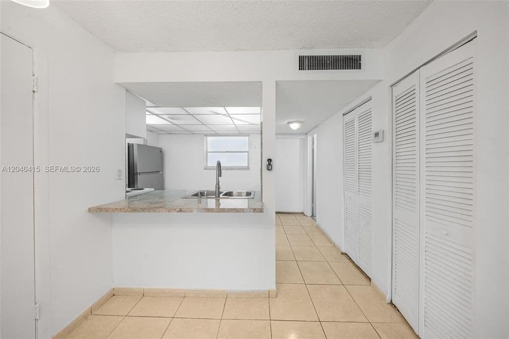 2+1 Condo — 14155 SW 87th St #404