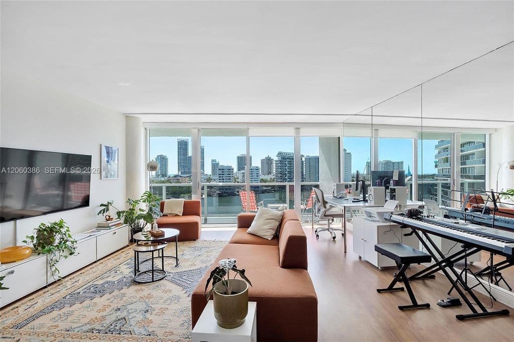 1-bedroom Condo — 900 Bay Dr APT 716
