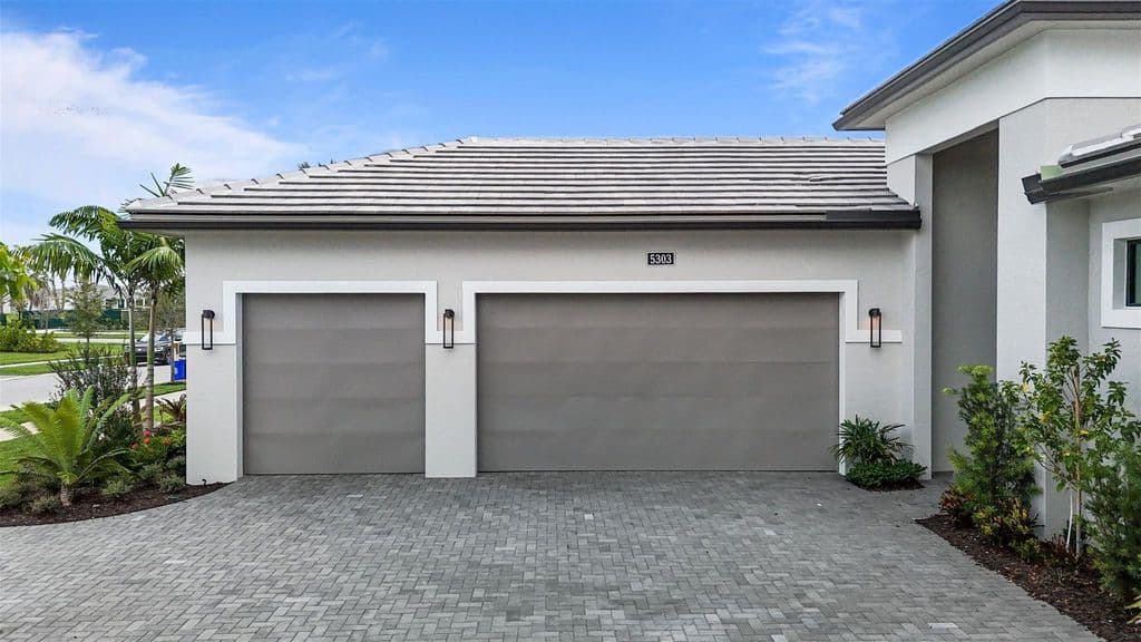 3-bedroom Single-Family Home — 5303 Saint Armands Way