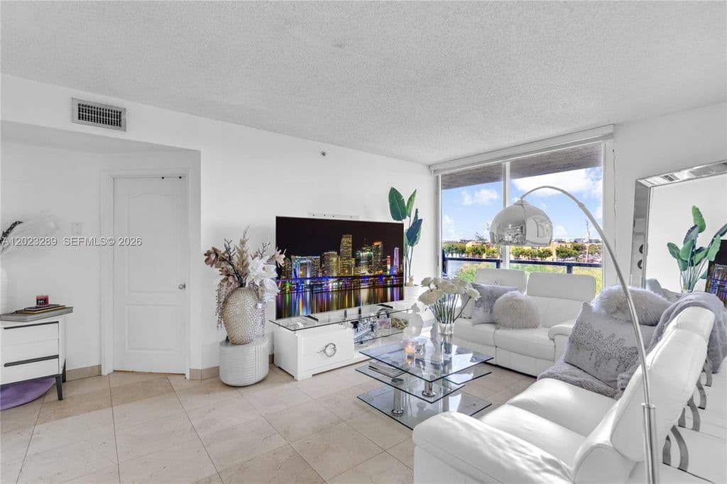 2-bedroom Condo — 5077 NW 7th St APT 517