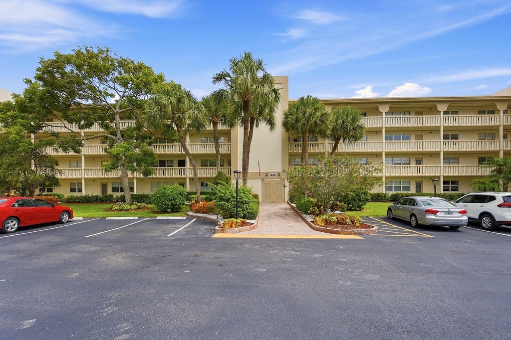 2-bedroom Condo — 2905 Victoria Place #C4