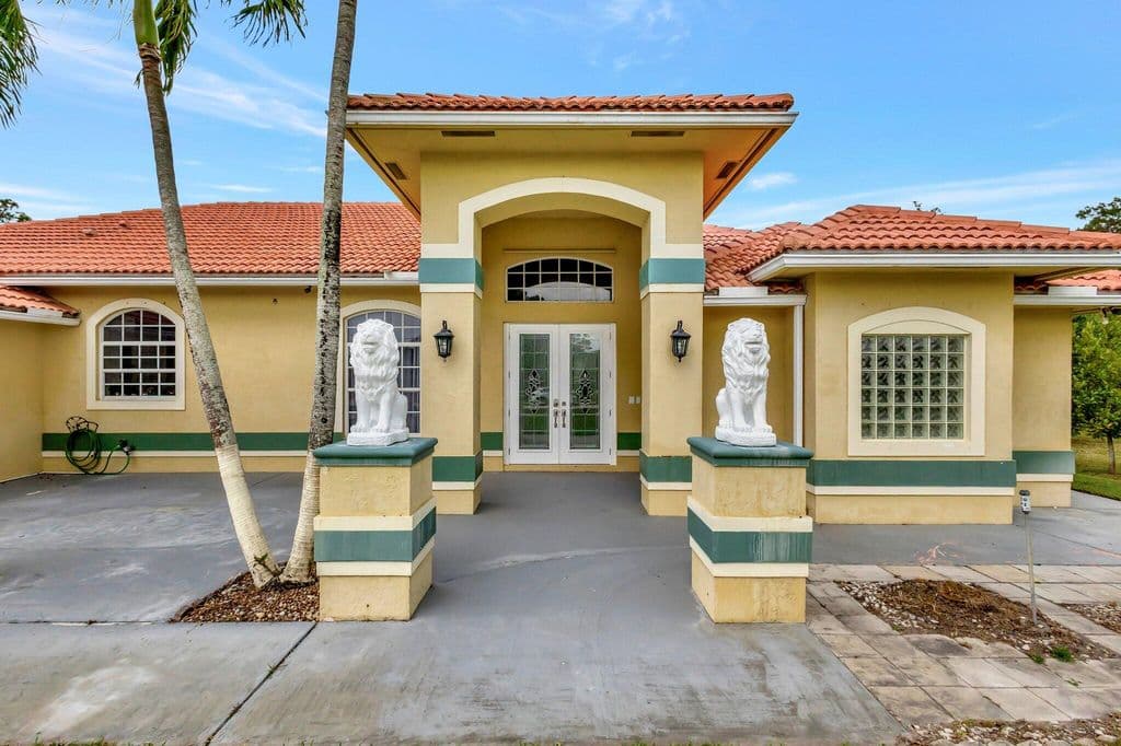 4-bedroom Single-Family Home — 12402 83rd Lane N