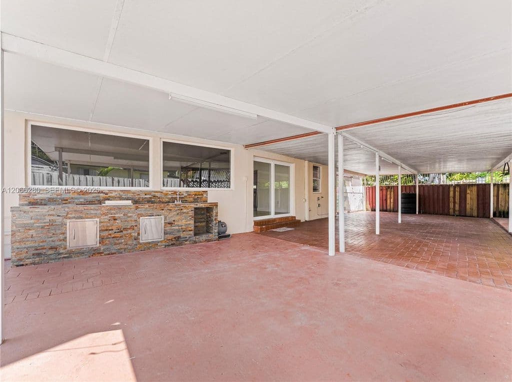 4+1 Müstakil ev — 8241 SW 12th Ter