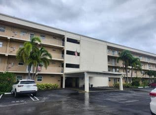 2+1 Condo — 2600 NE 1st Lane #402, Boynton Beach, 33435
