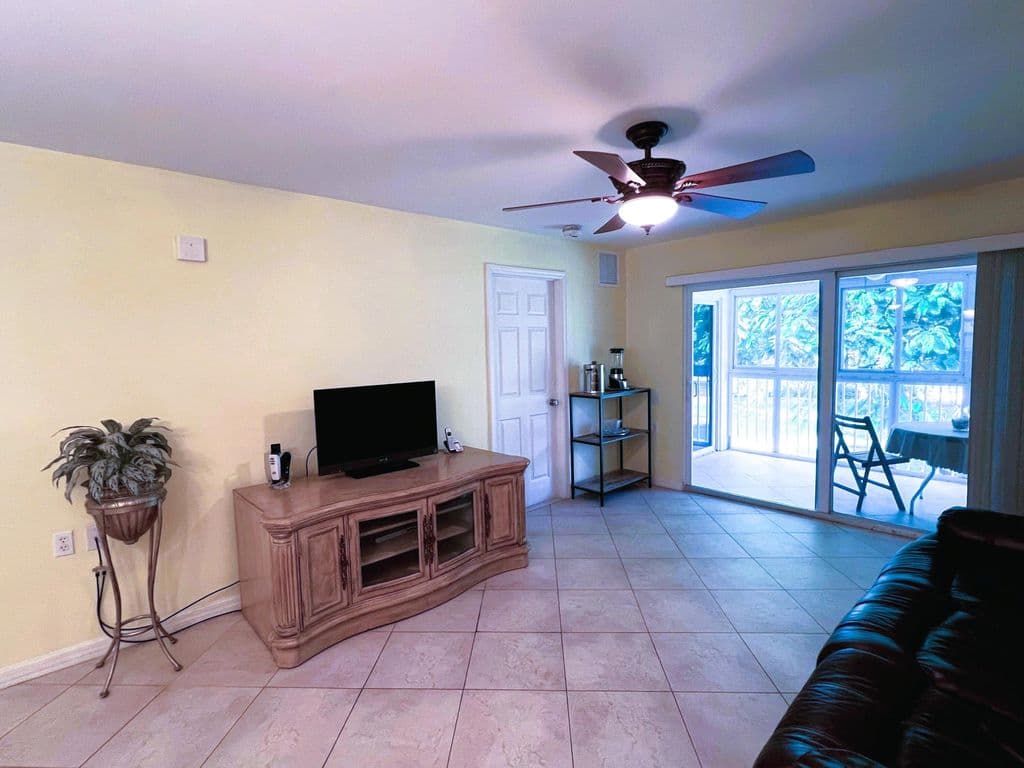 2-bedroom Condo — 1105 Bahama Bend #A2