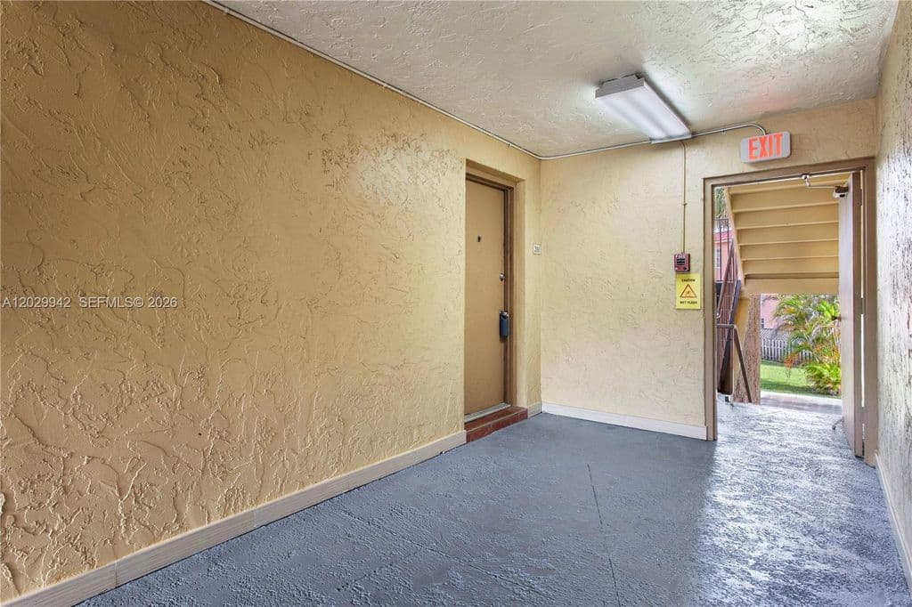 2+1 Condo — 5201 Geneva Way APT 211
