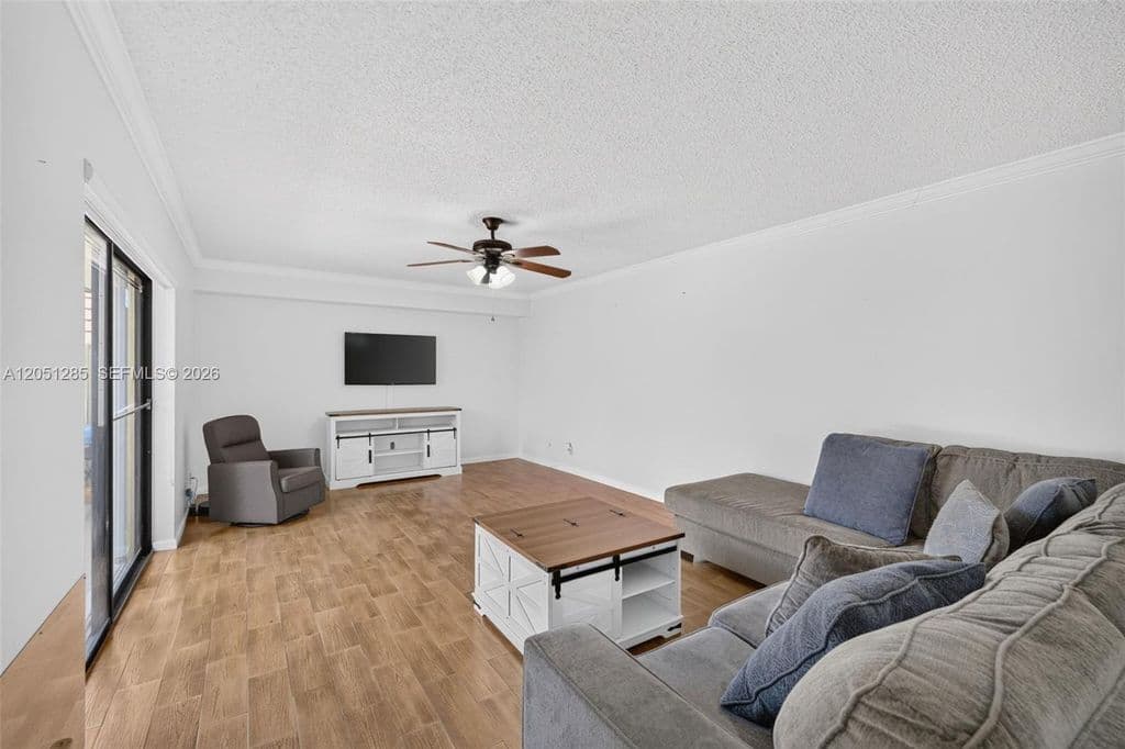 2+1 Mülk — 719 NW 98th Cir