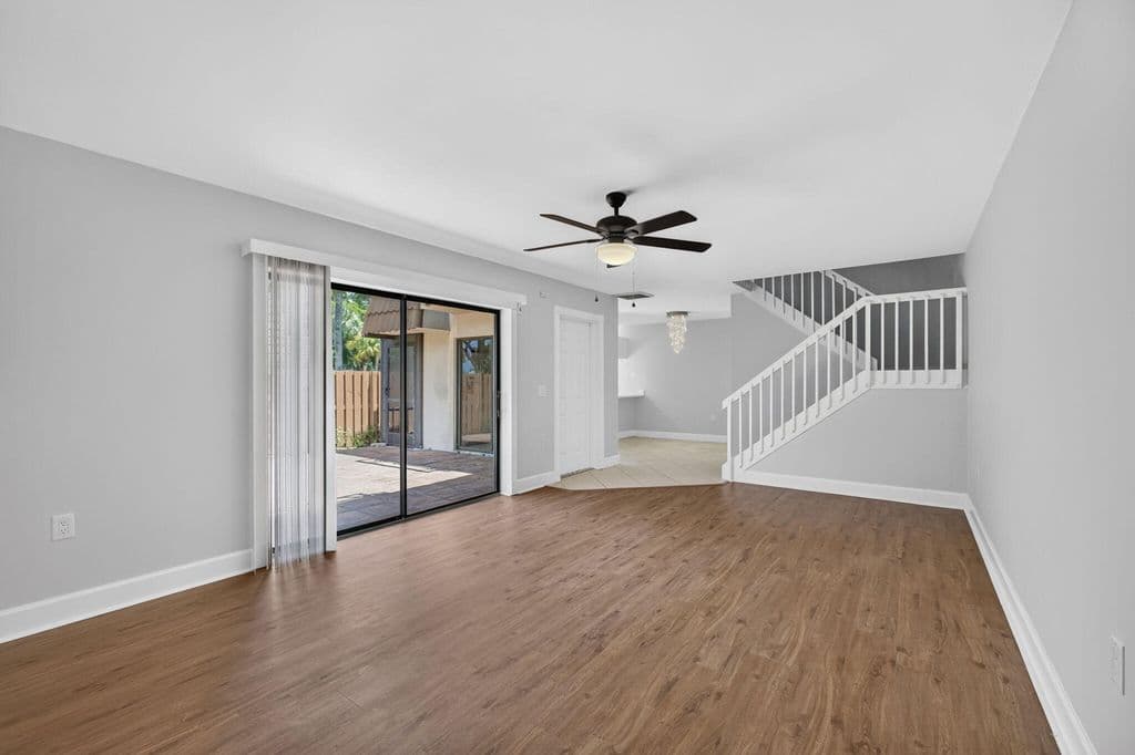 2+1 Mülk — 185 Charter Way