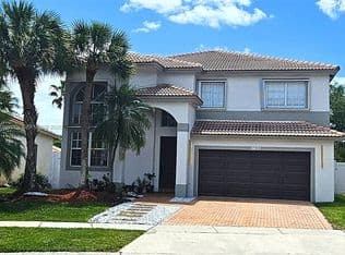 4+1 Müstakil ev — 17088 NW 19th St, Pembroke Pines, 33028