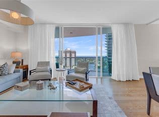 3+1 Condo — 19400 Turnberry Way APT 2011, Aventura, 33180