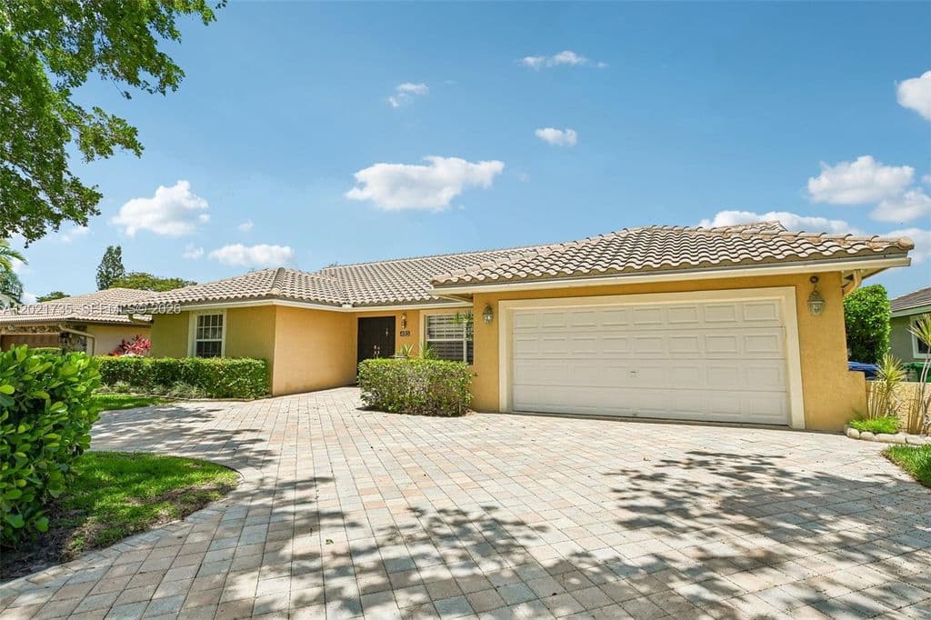 4+1 Müstakil ev — 483 NW 107th Ave