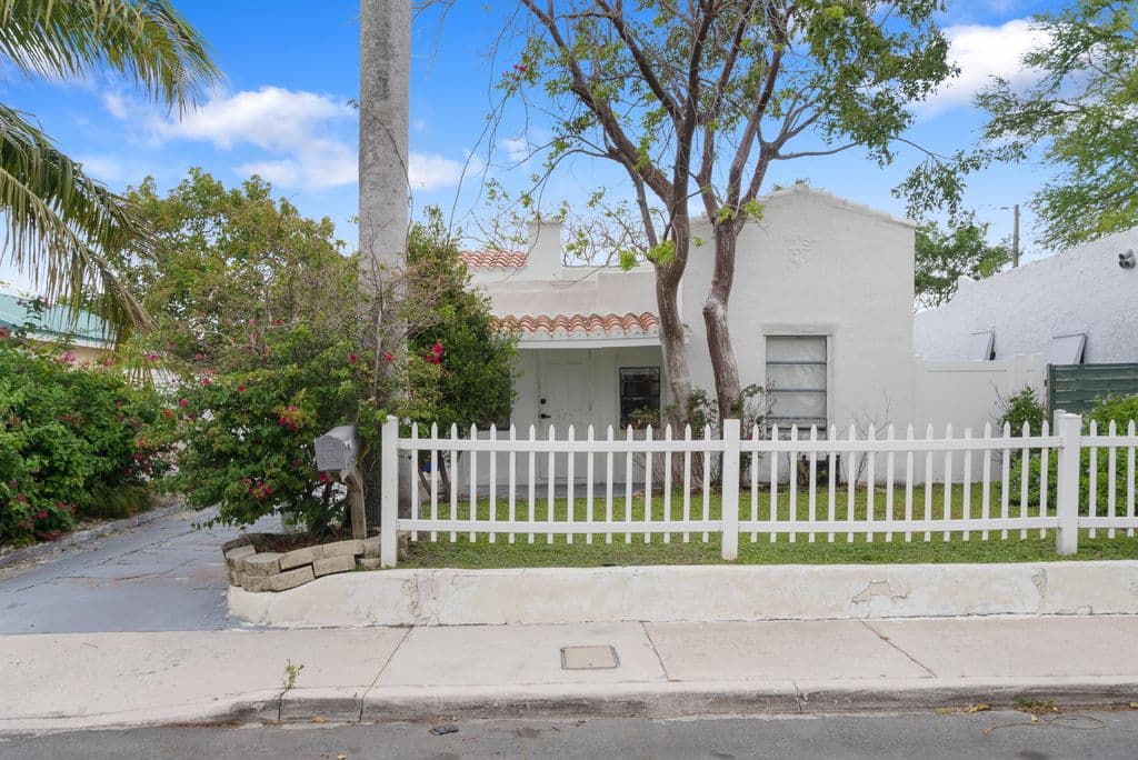 3+1 Müstakil ev — 625 Selkirk Street