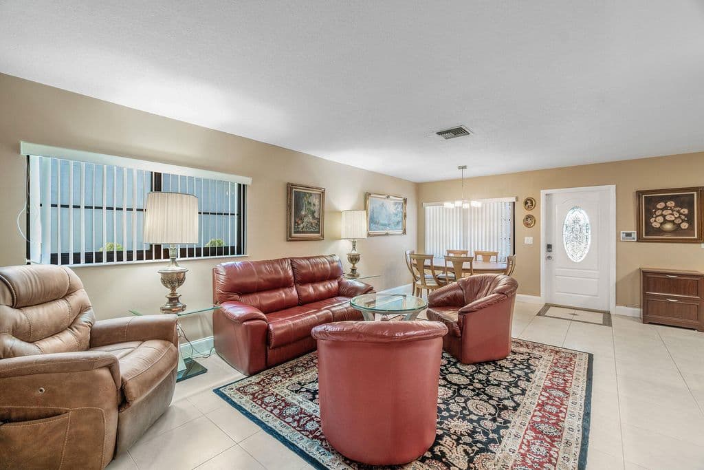 2+1 Müstakil ev — 14595 LUCY Drive