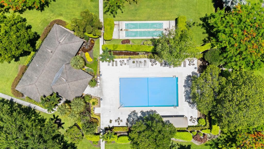 2-bedroom Condo — 3510 Oaks Way #406
