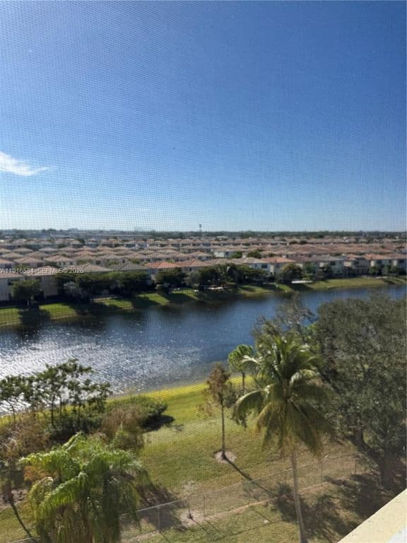 2+1 Condo — 800 NE 195th St APT 714