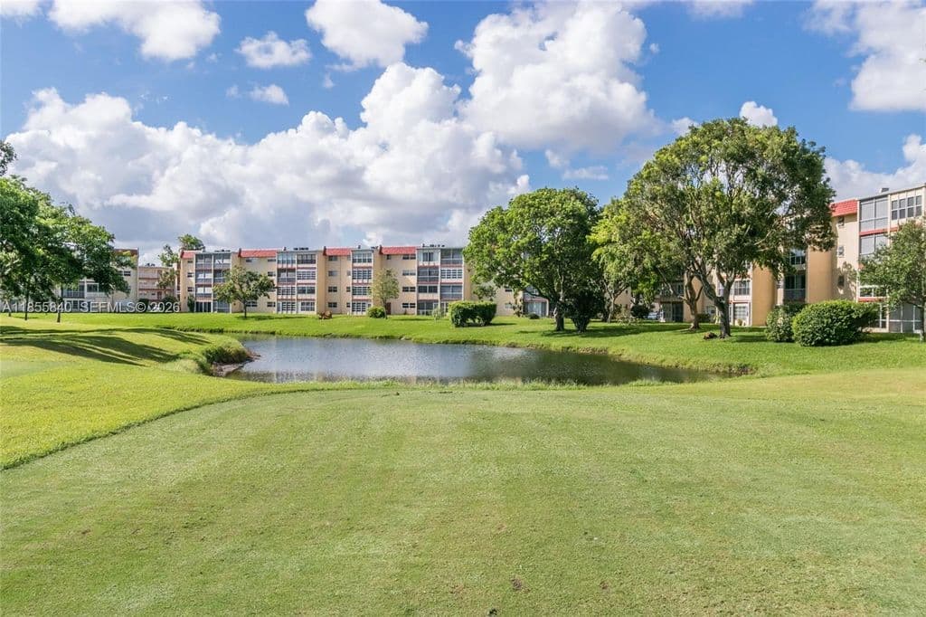 2+1 Condo — 1040 Country Club Dr APT 309
