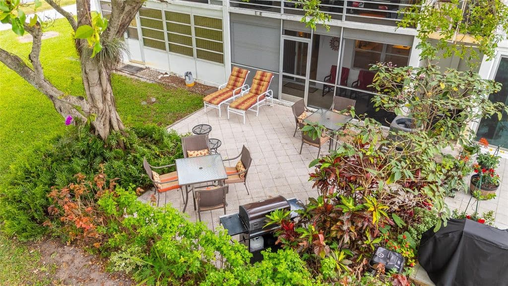 2+1 Condo — 210 Oakridge N #210