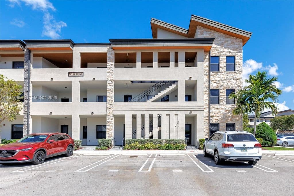 3-bedroom Condo — 7925 NW 104th Ave APT 28