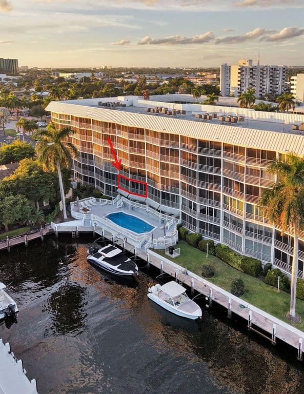 2+1 Condo — 3050 NE 47th Court #205