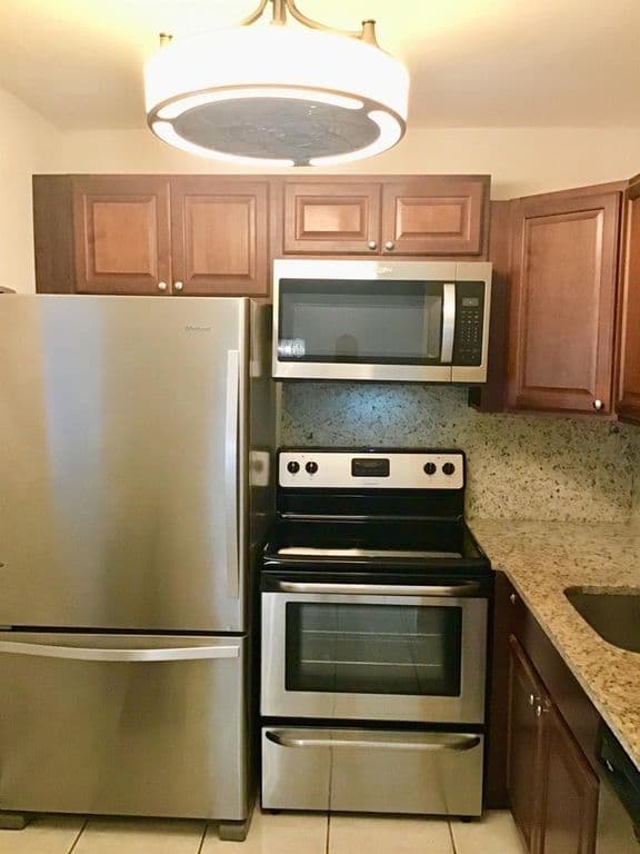 1+1 Condo — 135 Fanshaw D #135
