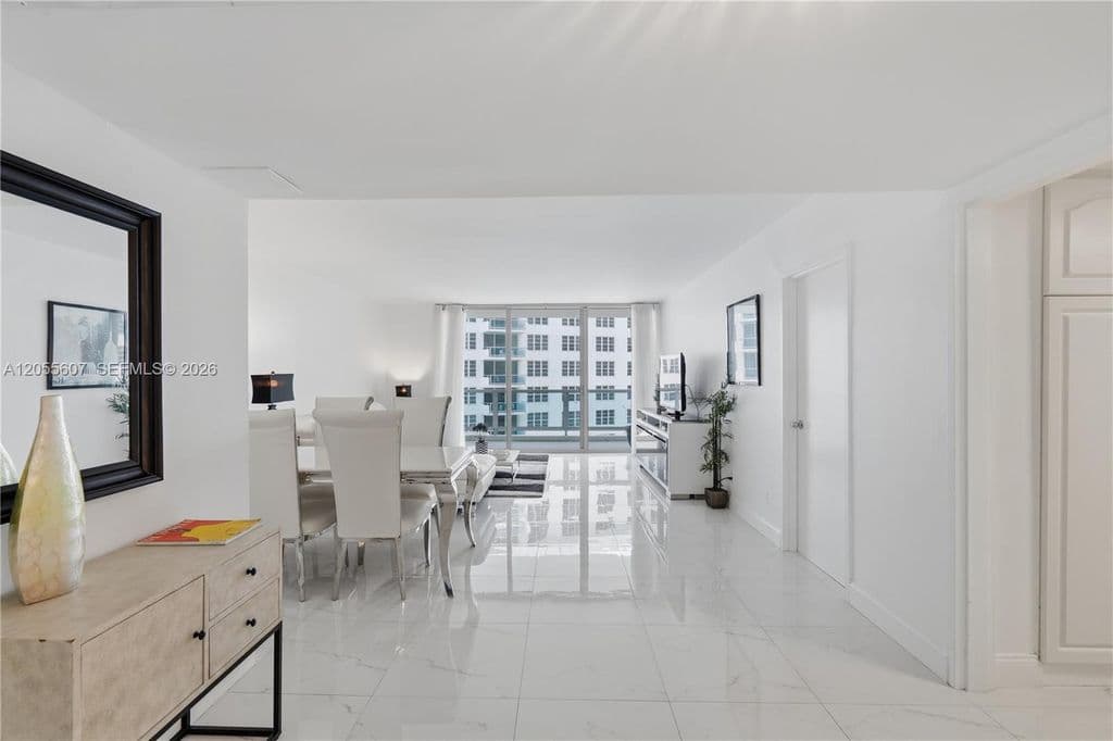 1-bedroom Condo — 5151 Collins Ave APT 1027