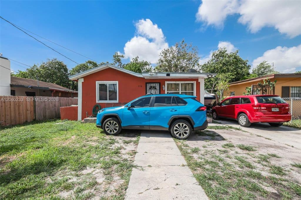 4+1 Müstakil ev — 578 NW 97th St