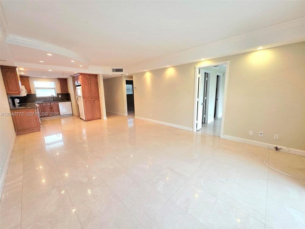2+1 Condo — 1400 NE 57th Ct APT 202