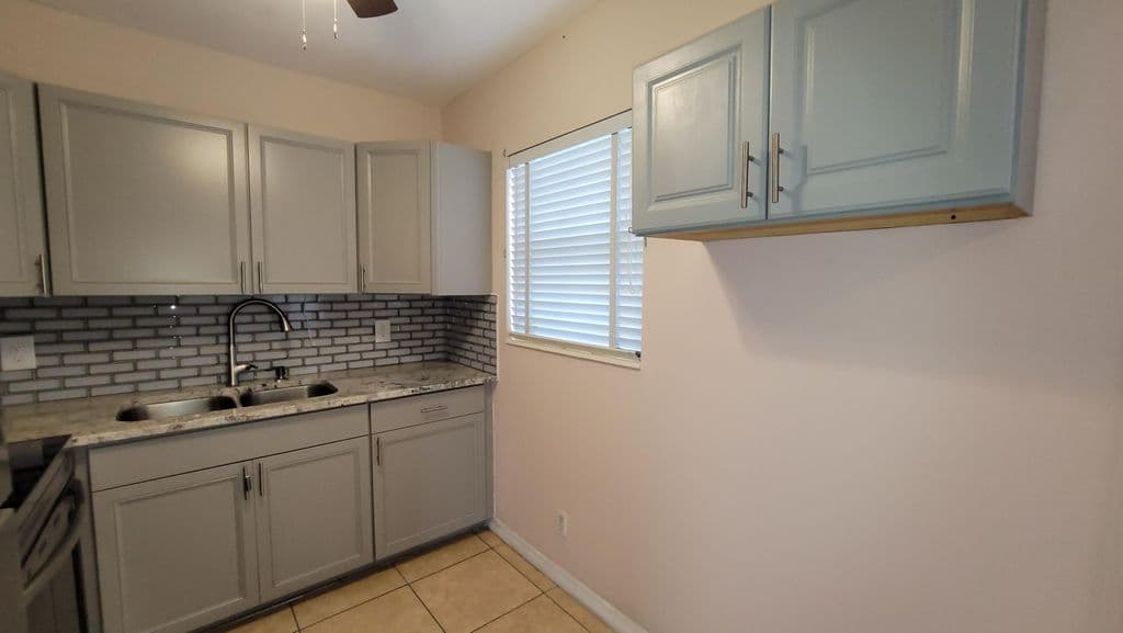 2-bedroom Condo — 208 EASTHAMPTON I