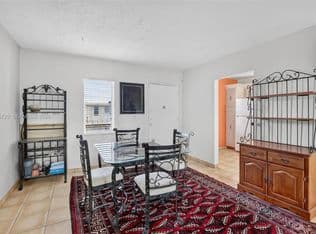 1+1 Condo — 2811 Somerset Dr APT 405, Fort Lauderdale, 33311